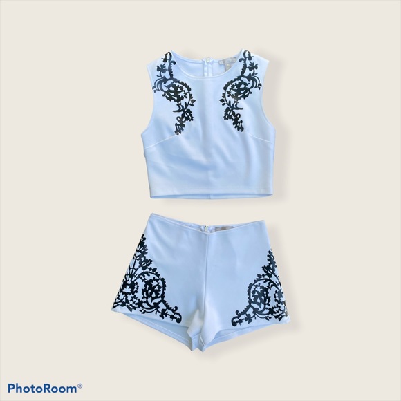 Aqua Capsule White and Black Floral Matching Set - Picture 1 of 7
